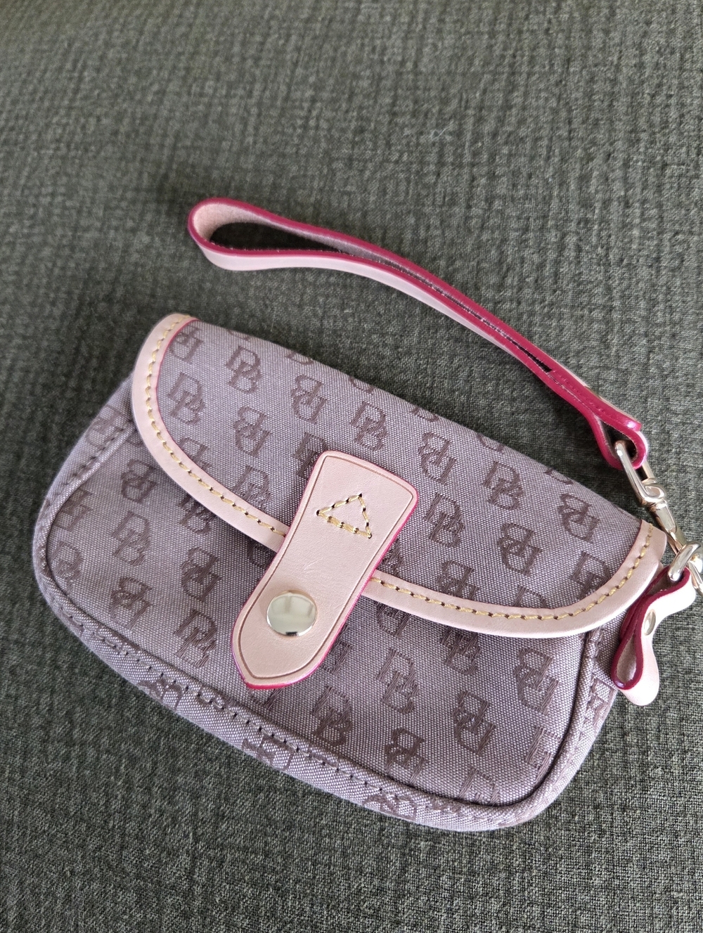 Dooney & Bourke Tan Monogram Flap Pouch Vintage Y2K Wristlet Clutch Wallet Purse